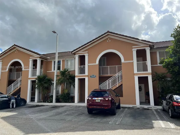 $2,300 | 17630 Northwest 73rd Avenue, Unit 2034, Hialeah, FL 33015