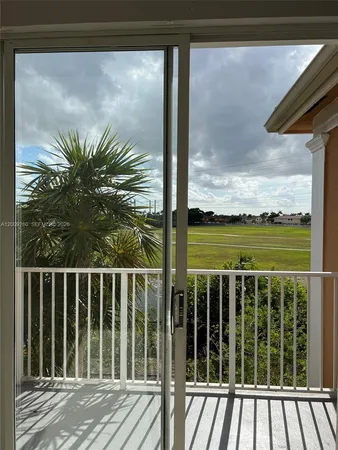 $2,300 | 17630 Northwest 73rd Avenue, Unit 2034, Hialeah, FL 33015