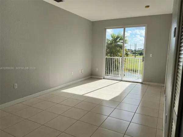 $2,300 | 17630 Northwest 73rd Avenue, Unit 2034, Hialeah, FL 33015