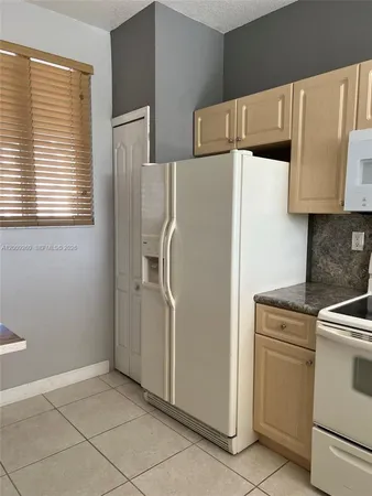 $2,300 | 17630 Northwest 73rd Avenue, Unit 2034, Hialeah, FL 33015