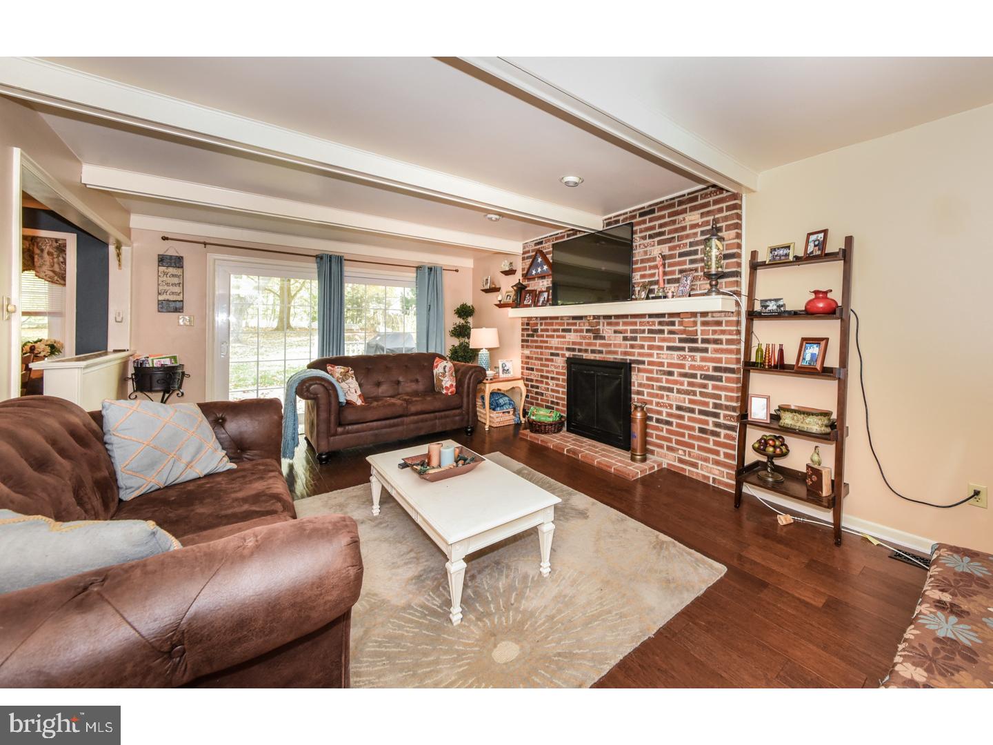 170 Forge Road Delran, NJ 08075 - Photo 4 of 25 Living Room