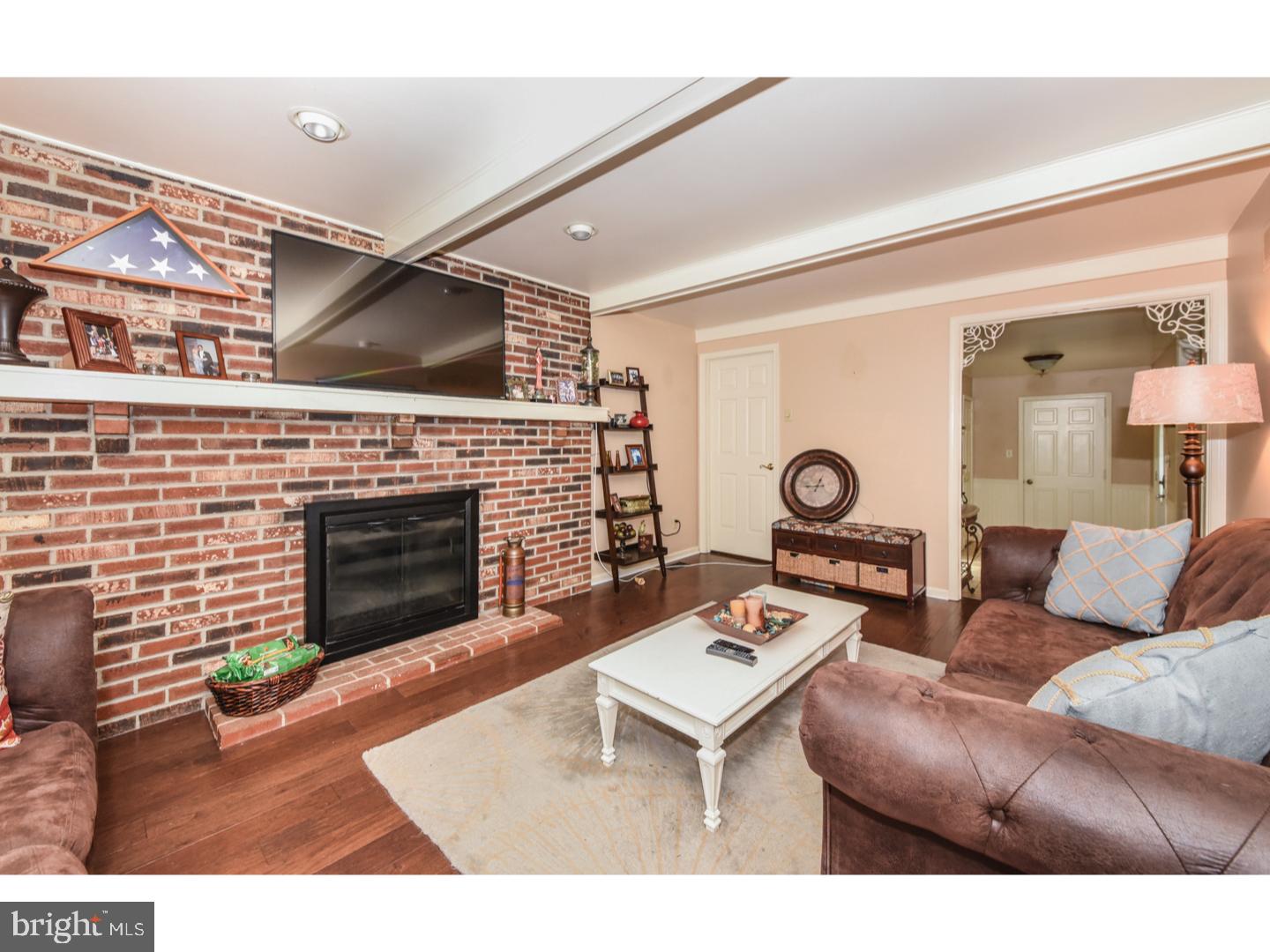 170 Forge Road Delran, NJ 08075 - Photo 5 of 25 Living Room