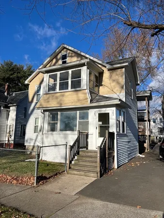 $1,800 | 383 Newbury Street, Unit 2, Springfield, MA 01104