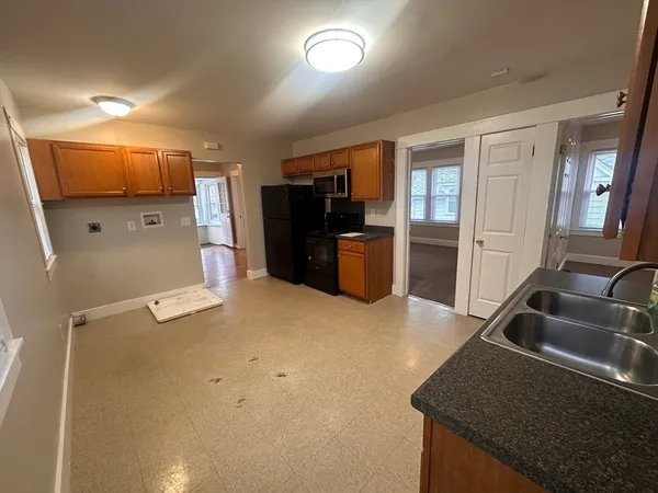 $1,800 | 383 Newbury Street, Unit 2, Springfield, MA 01104