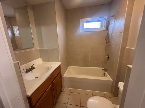 $1,800 | 383 Newbury Street, Unit 2, Springfield, MA 01104