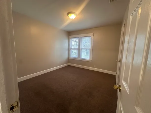 $1,800 | 383 Newbury Street, Unit 2, Springfield, MA 01104