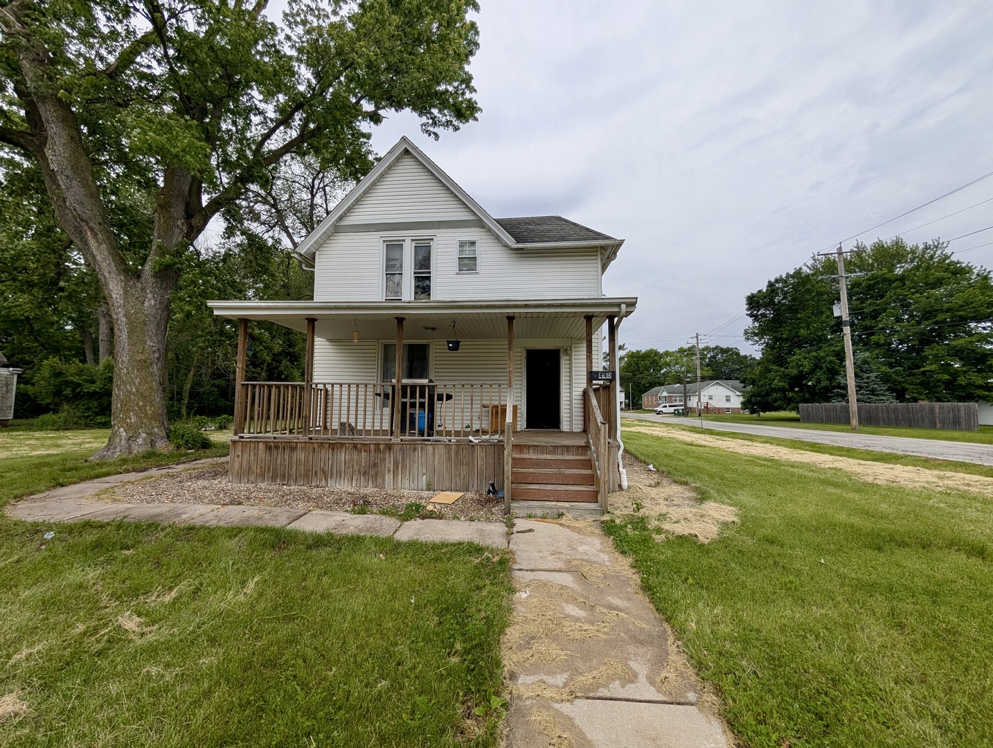 440 North Campbell Street Macomb, IL 61455 - Photo 2 of 50 a view of house that has a garden