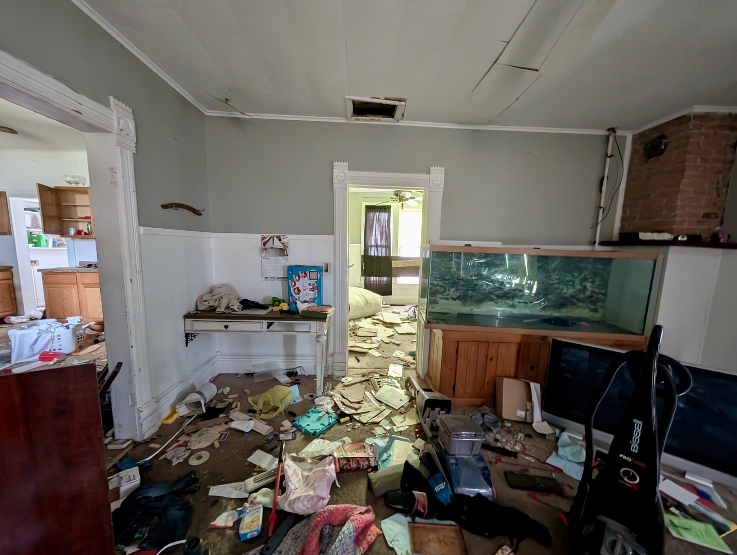 440 North Campbell Street Macomb, IL 61455 - Photo 26 of 50 a room with furniture and a wooden floor