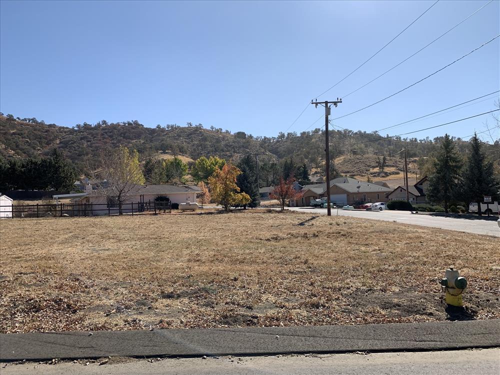 Buckpasser Drive Tehachapi, CA 93561 - Photo 11 of 17 a view of a backyard of the house