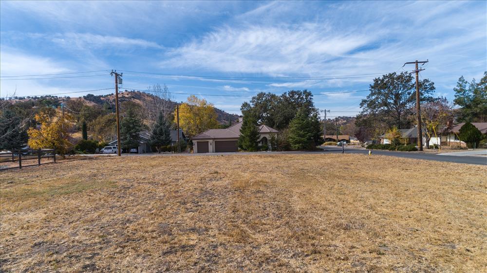 Buckpasser Drive Tehachapi, CA 93561 - Photo 3 of 17