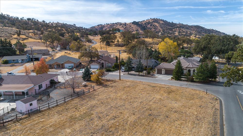 Buckpasser Drive Tehachapi, CA 93561 - Photo 7 of 17 an aerial view of multiple house