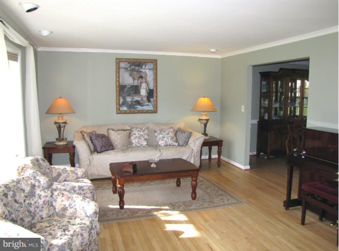 2602 Jonathan Road Ellicott City, MD 21042 - Photo 14 of 30 Living Room