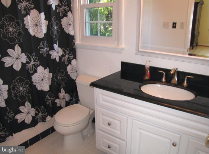 2602 Jonathan Road Ellicott City, MD 21042 - Photo 21 of 30 Bath (Master)