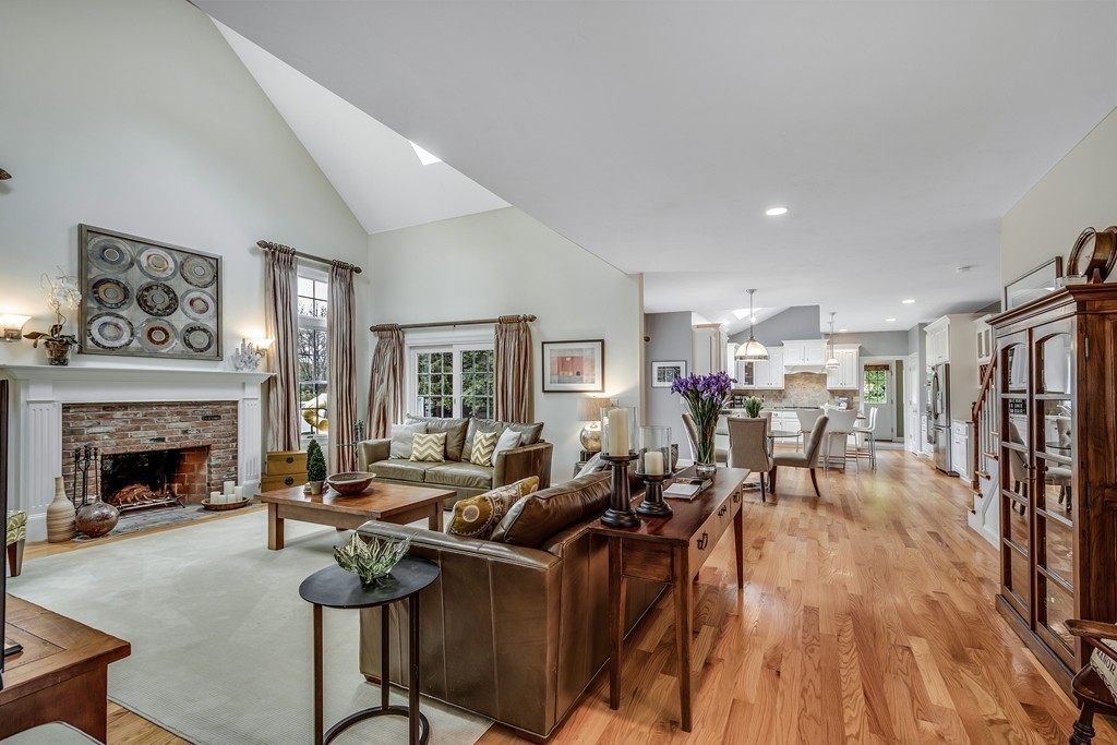 19 Raymond Road Concord, MA 01742 - Photo 4 of 30 Gallery Image 4