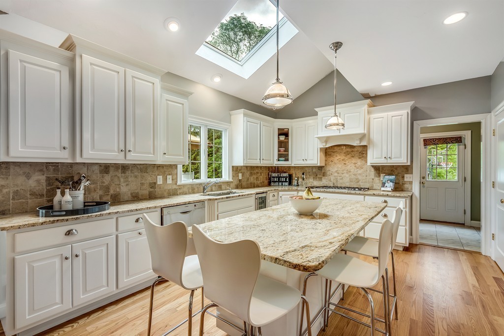 19 Raymond Road Concord, MA 01742 - Photo 8 of 30 Gallery Image 8