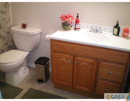 2 Bruce Road East Brunswick, NJ 08816 - Photo 9 of 10 Gallery Image 9