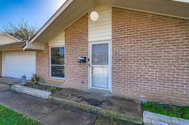 a view of a house with a yard and plants