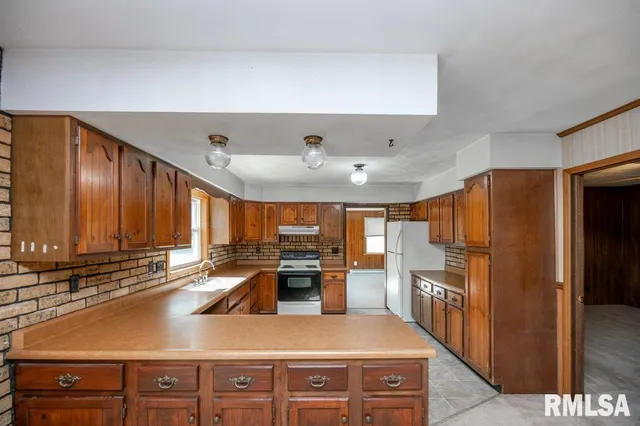 $190,000 | 29847 East County Road 2600 North, Manito, IL 61546