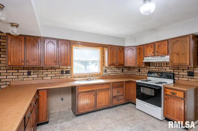 $190,000 | 29847 East County Road 2600 North, Manito, IL 61546