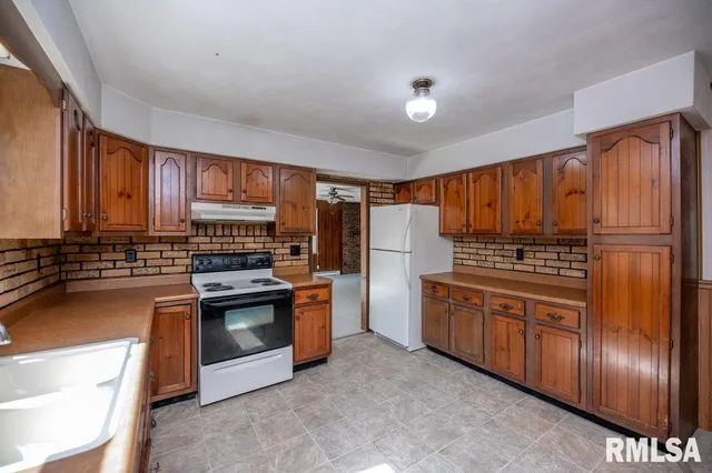 $190,000 | 29847 East County Road 2600 North, Manito, IL 61546