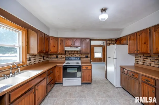 $190,000 | 29847 East County Road 2600 North, Manito, IL 61546