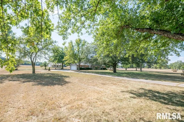 $190,000 | 29847 East County Road 2600 North, Manito, IL 61546