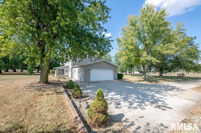 $190,000 | 29847 East County Road 2600 North, Manito, IL 61546