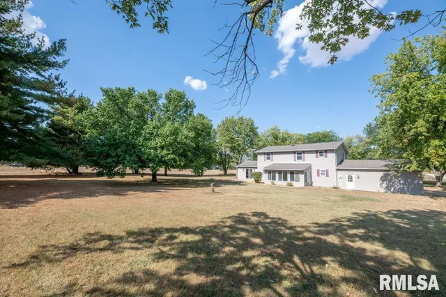 $190,000 | 29847 East County Road 2600 North, Manito, IL 61546