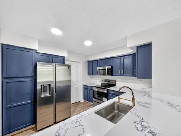 $199,900 | 200 Sonoma Court, Unit 102, Newport, KY 41076