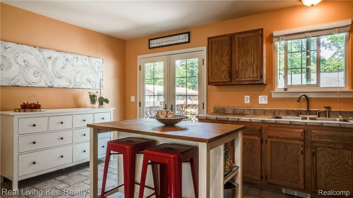4792 Norway Road Waterford, MI 48328 - Photo 9 of 30 Interiors (9 of 29).jpg
