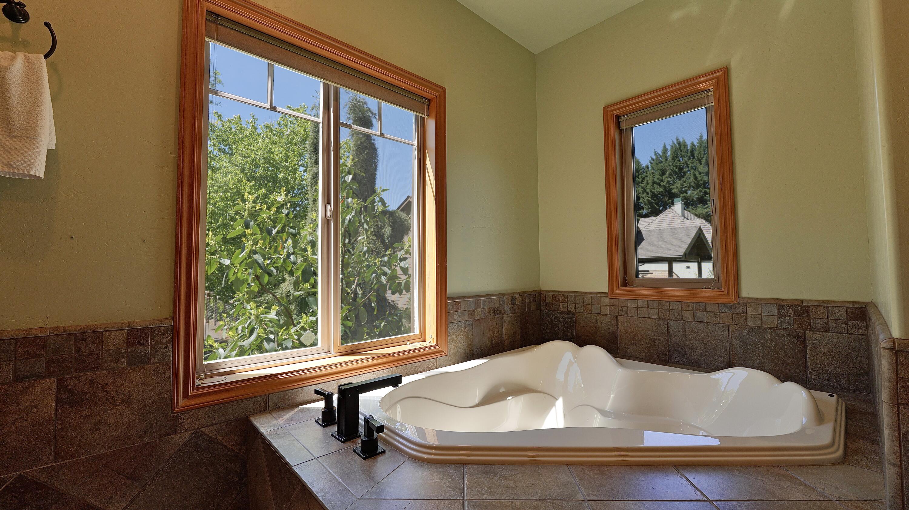 343 Rene Drive Shady Cove, OR 97539 - Photo 31 of 152 Primary Bath