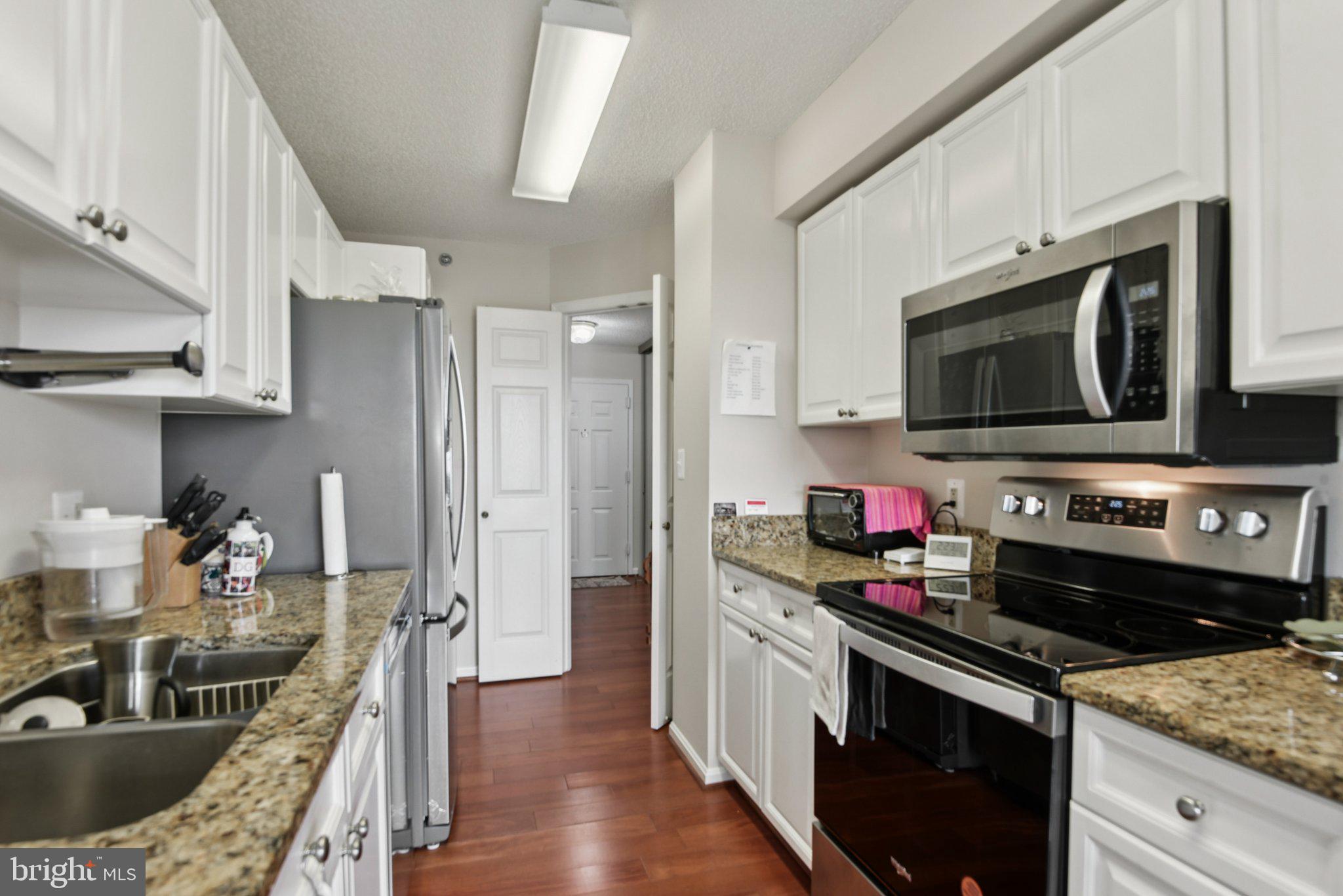 19385 Cypress Ridge Terrace, Unit 815 Leesburg, VA 20176 - Photo 17 of 38