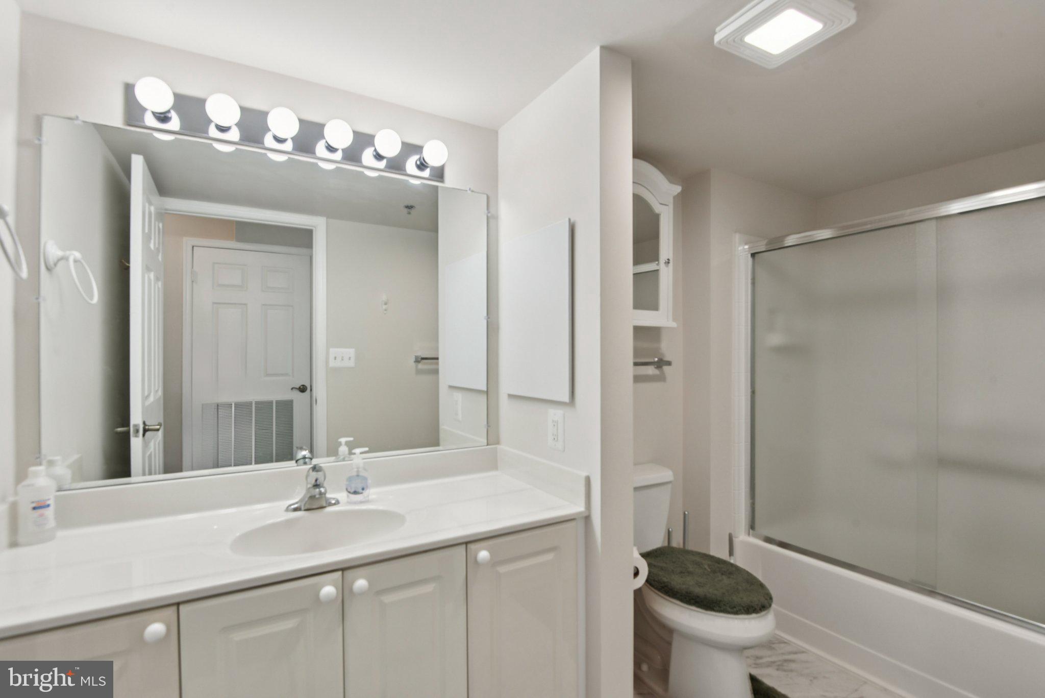 19385 Cypress Ridge Terrace, Unit 815 Leesburg, VA 20176 - Photo 29 of 38