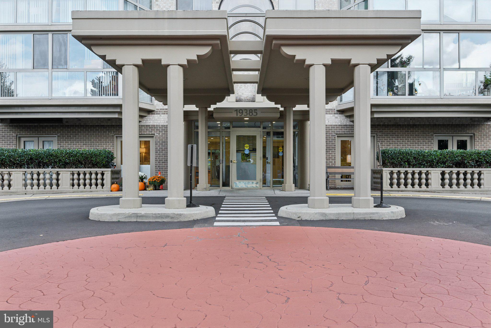 19385 Cypress Ridge Terrace, Unit 815 Leesburg, VA 20176 - Photo 3 of 38