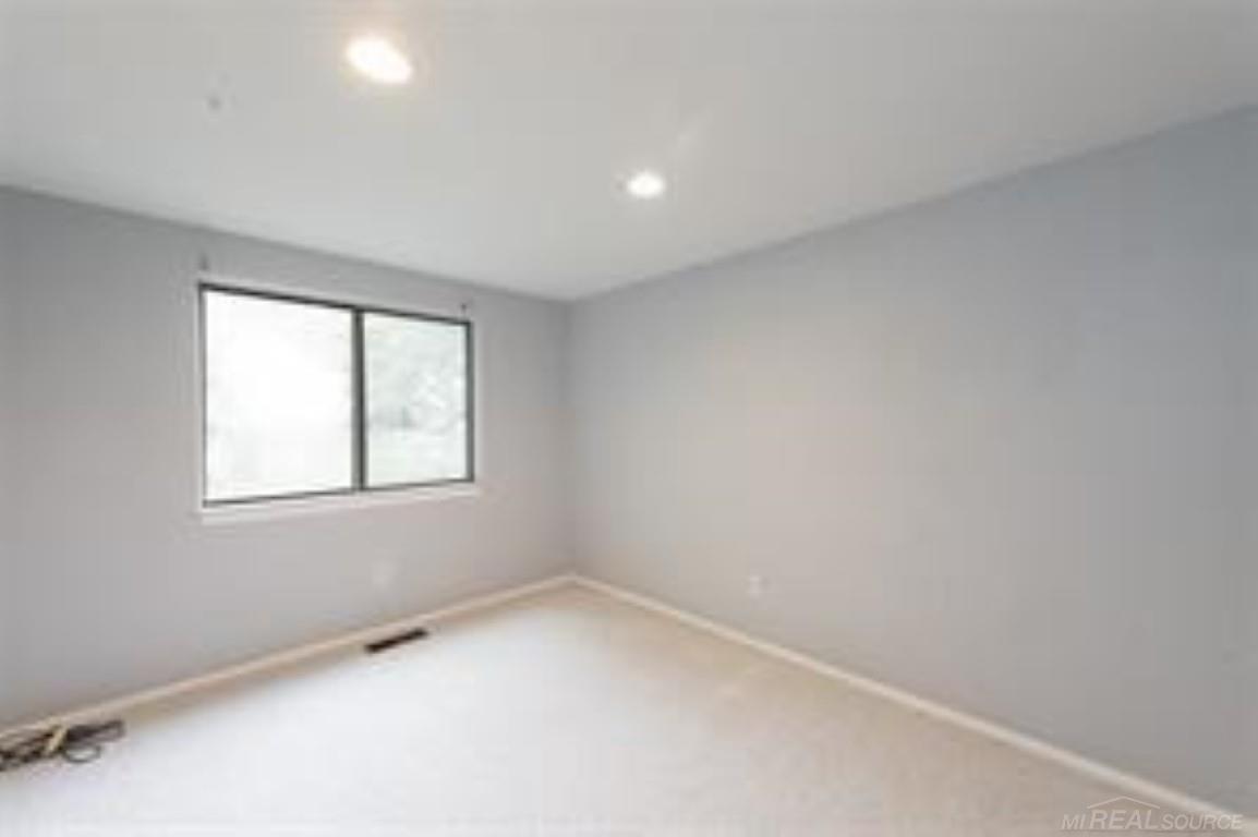 29769 Farmbrook Road Southfield, MI 48034 - Photo 10 of 16