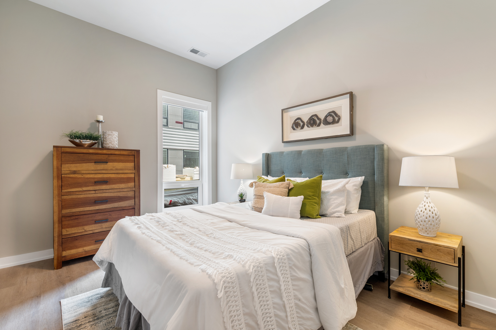 3217 North Clark Street, Unit 504 Chicago, IL 60657 - Photo 12 of 28 a bedroom with a bed and a lamp