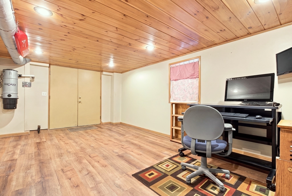 18 Gordon Road North Reading, MA 01864 - Photo 3 of 37 Gallery Image 3