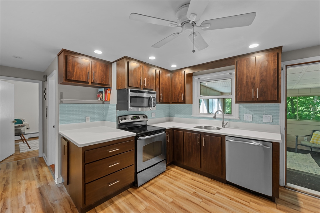 28 Greybert Lane Worcester, MA 01602 - Photo 14 of 35