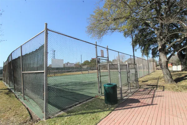 $2,000 | 4611 Silver Fox Drive, Houston, TX 77066