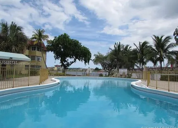 $250,000 | 1530 Northeast 191st Street, Unit 145, Miami, FL 33179