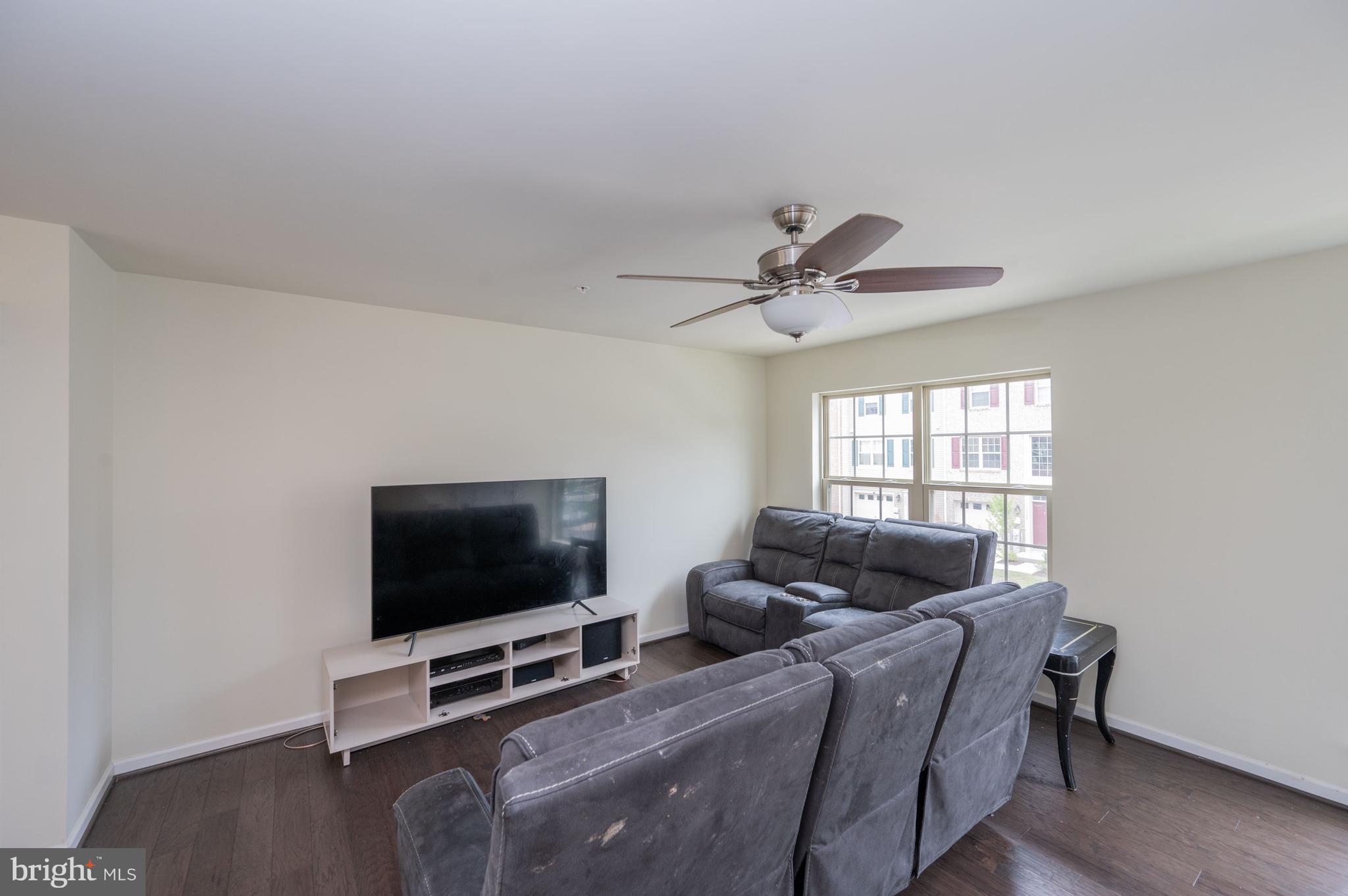 9941 Ravenhurst Road Middle River, MD 21220 - Photo 3 of 28 Living Room