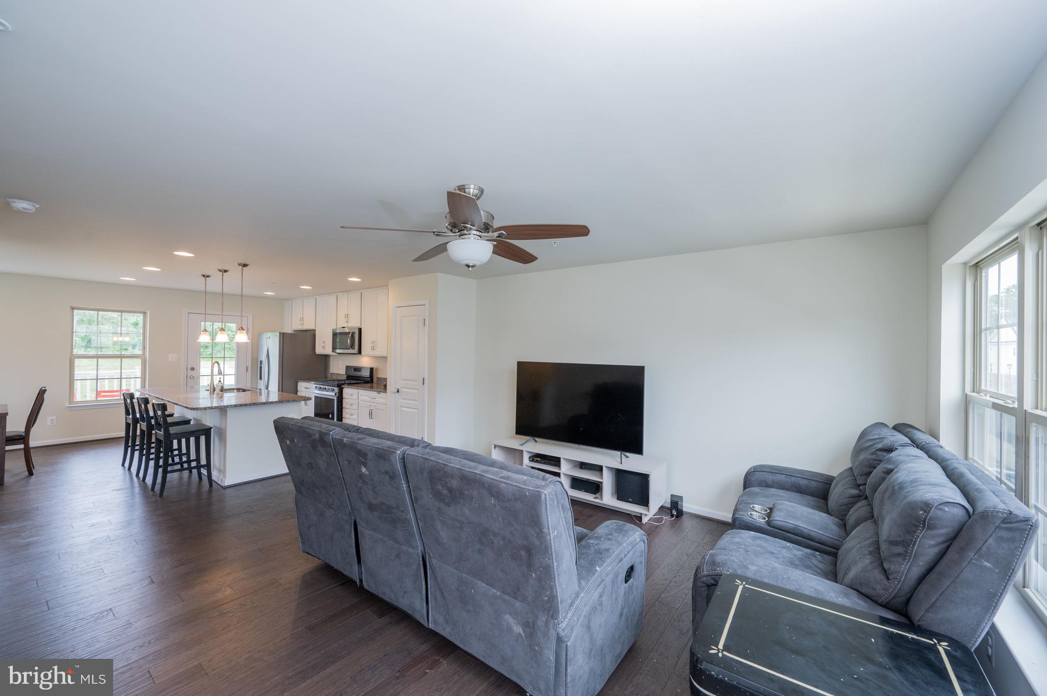 9941 Ravenhurst Road Middle River, MD 21220 - Photo 4 of 28 Living Room
