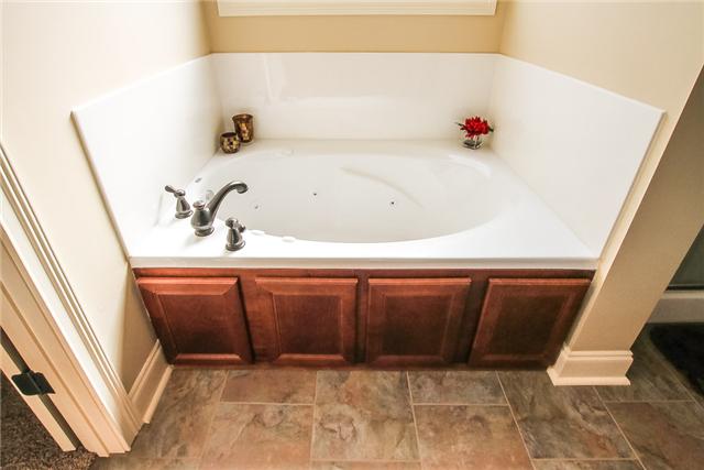 413 Sycamore Drive Springfield, TN 37172 - Photo 11 of 20 Jetted Tub with Separate Shower and Large Walkin Closet!