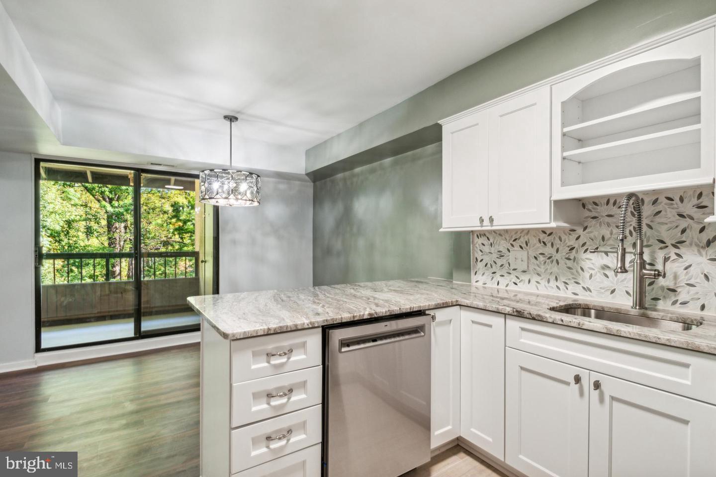 5667 Harpers Farm Road, Unit E Columbia, MD 21044 - Photo 4 of 37 Designer Kitchen