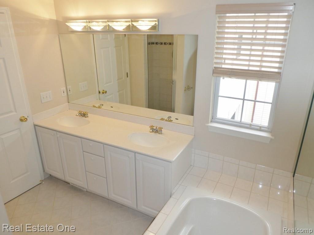 2660 Crooks Road Royal Oak, MI 48073 - Photo 30 of 33