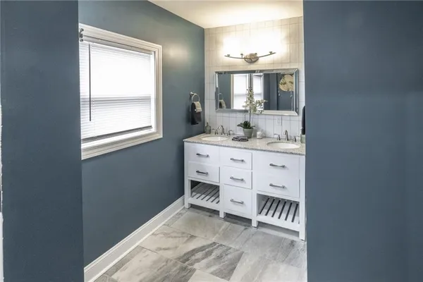 $259,900 | 2710 The Paseo, Kansas City, MO 64109