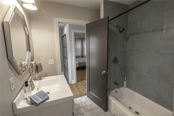 $259,900 | 2710 The Paseo, Kansas City, MO 64109