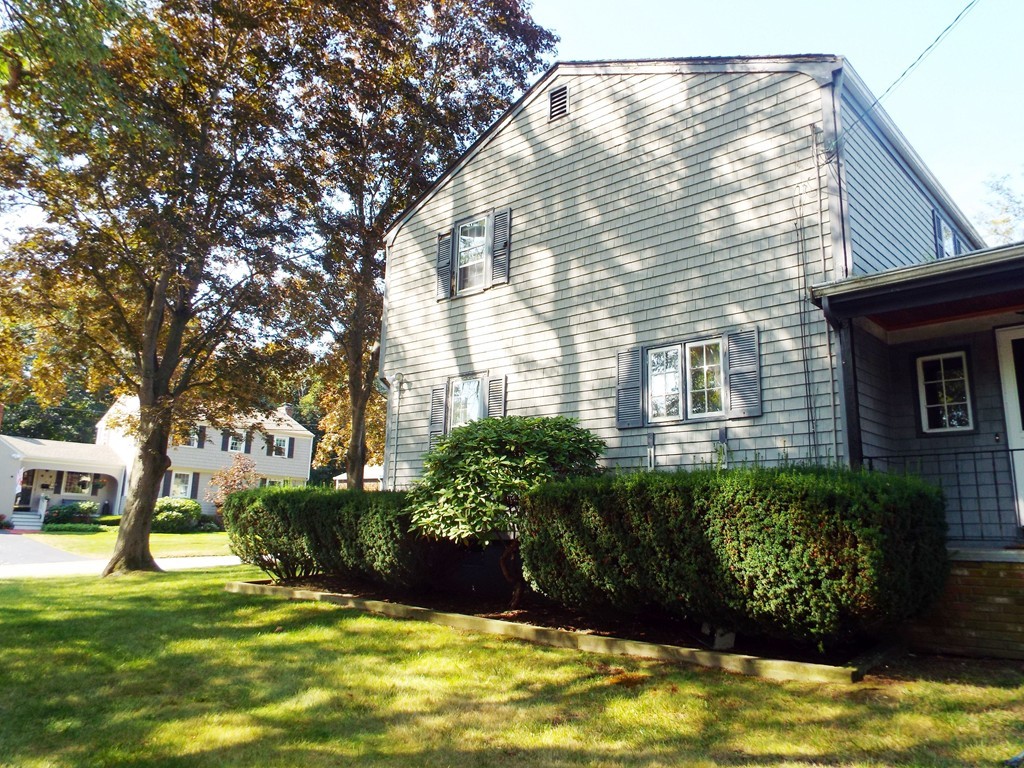 16 Hillside Road Bristol, RI 02809 - Photo 20 of 24 Gallery Image 20
