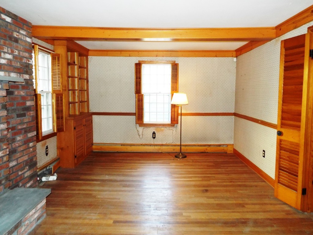 16 Hillside Road Bristol, RI 02809 - Photo 2 of 24 Gallery Image 2