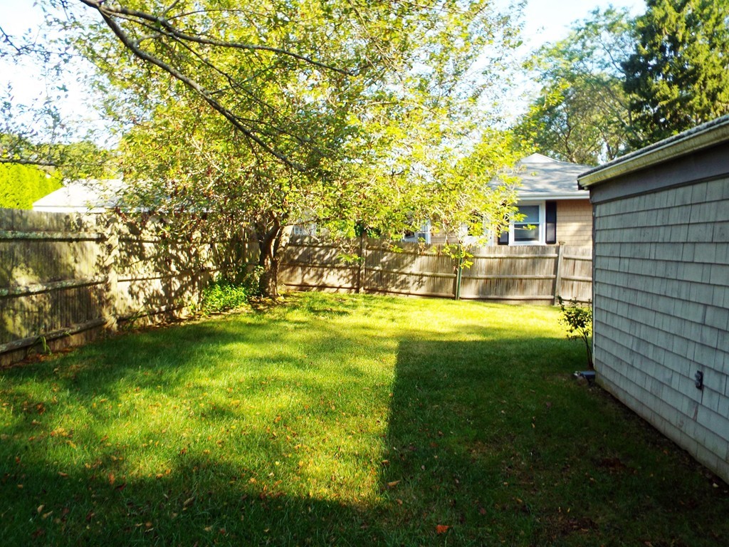 16 Hillside Road Bristol, RI 02809 - Photo 23 of 24 Gallery Image 23